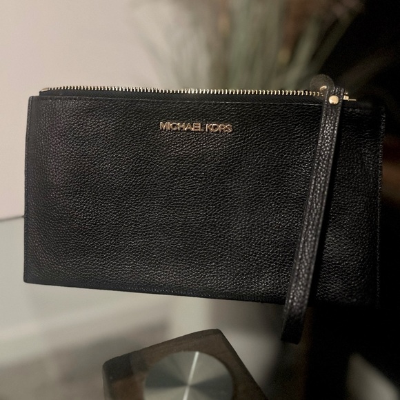 Michael Kors black wristlet like new - Picture 2 of 12